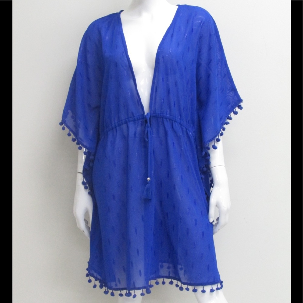 NWT Poncho 🔥🔥🔥